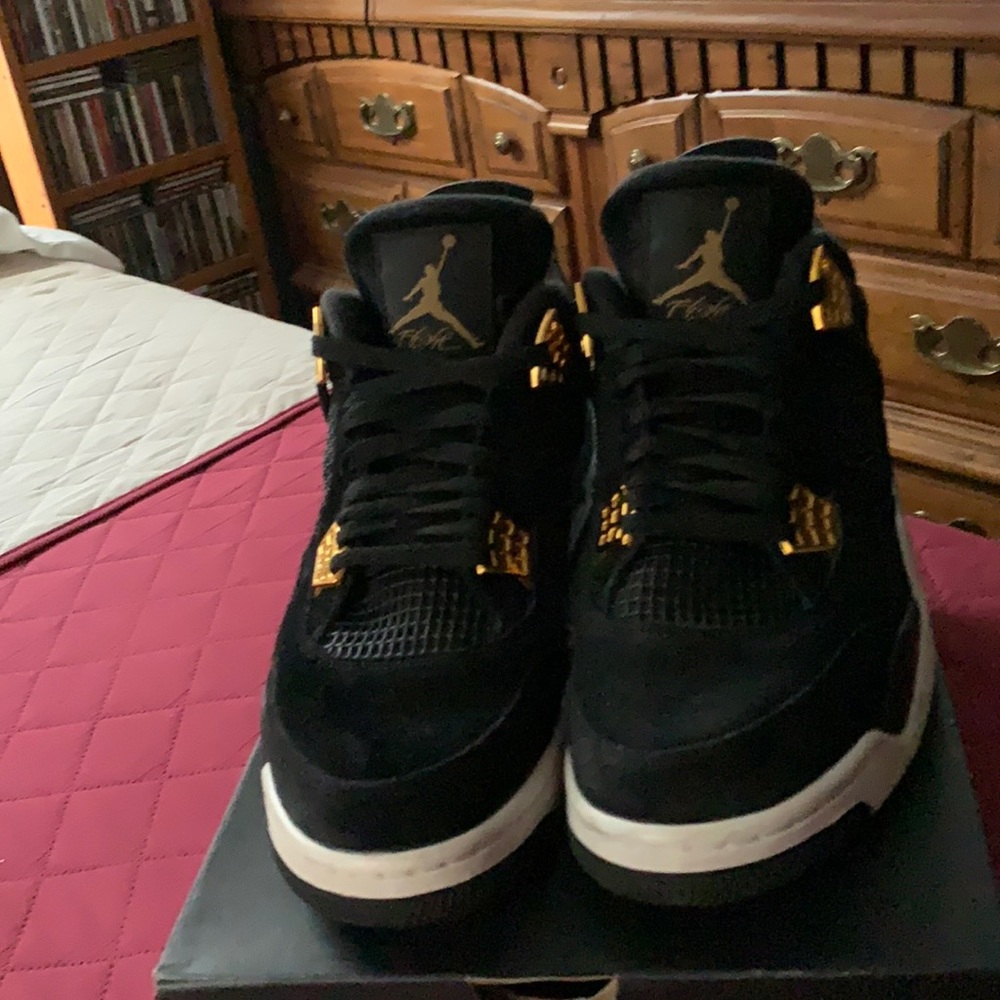 Jordan 4 Royalty size 11